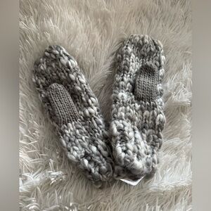 NWT Women’s Marled Grey Mittens
